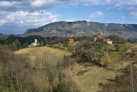 Ravna gora – vrh (piramida)
