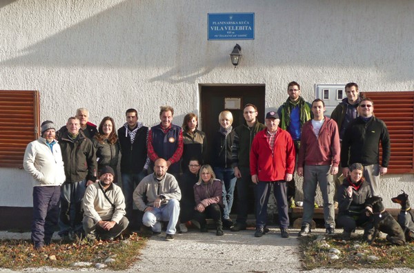 Sudionici tečaja za vodiče društvenih izleta i turističkih pratitelja na širem području Like